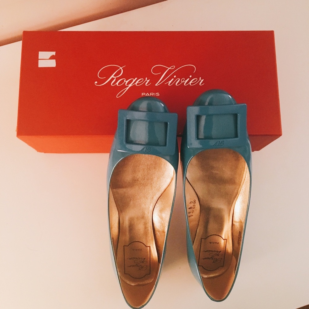Authentic Roger Vivier Patent Leather Flat, 38